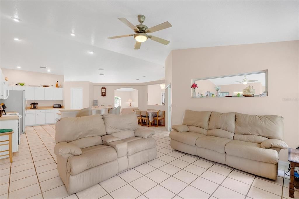 Recently Sold: $339,900 (3 beds, 2 baths, 2019 Square Feet)