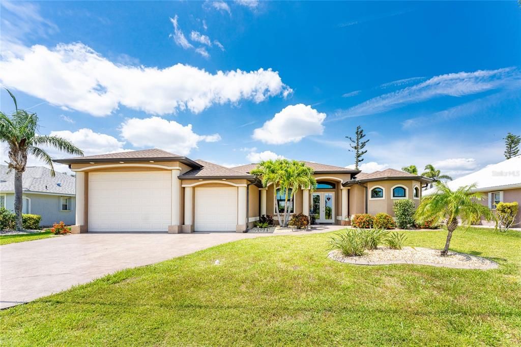 Recently Sold: $699,900 (3 beds, 3 baths, 2142 Square Feet)