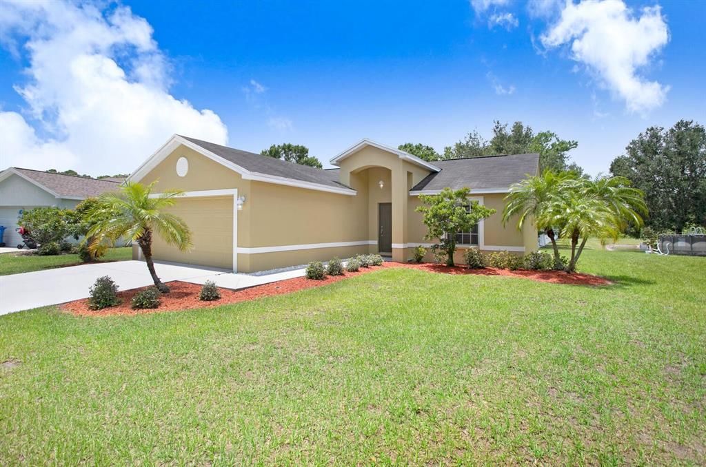 Recently Sold: $319,900 (3 beds, 2 baths, 1108 Square Feet)