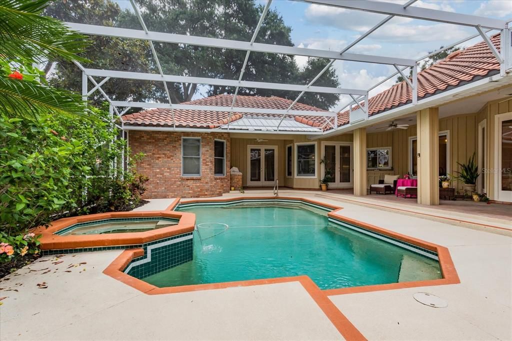 Privacy in pool and rear yard.  Tile roof! Screened pool!
