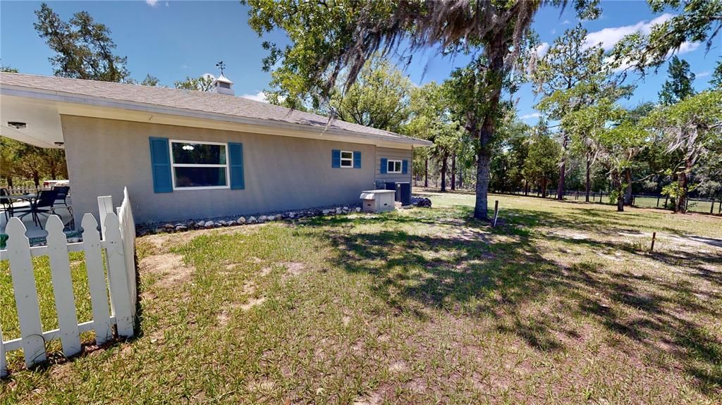 Recently Sold: $468,000 (3 beds, 2 baths, 1517 Square Feet)