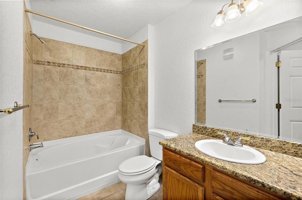 最近售出: $189,000 (2 贝兹, 2 浴室, 951 平方英尺)