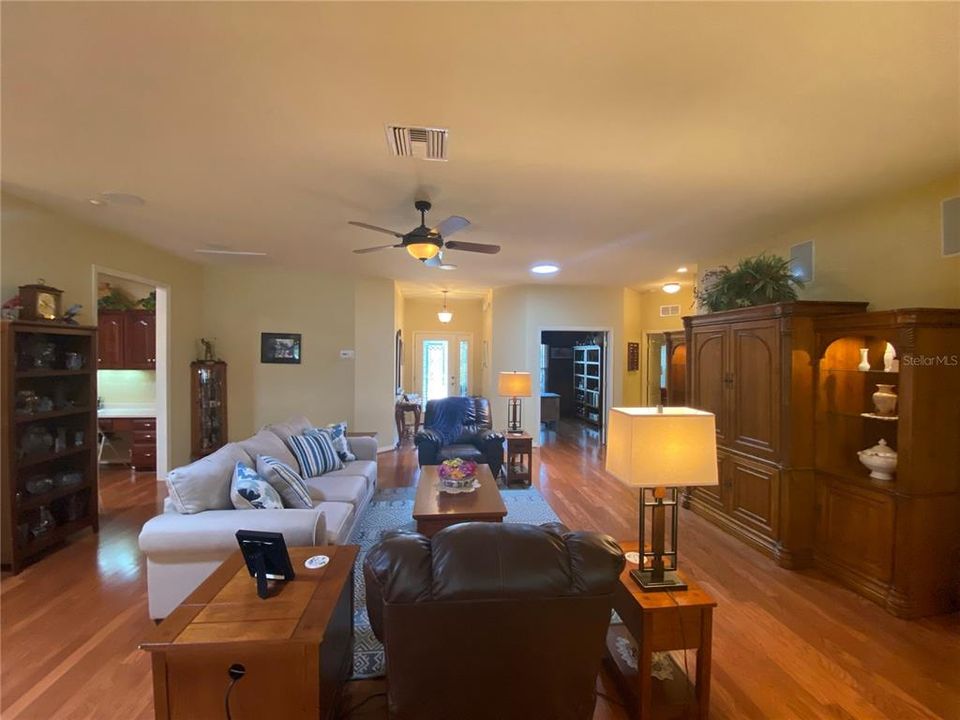 Recently Sold: $520,000 (3 beds, 2 baths, 2986 Square Feet)