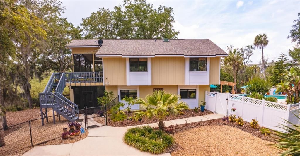 Recently Sold: $640,000 (3 beds, 2 baths, 1944 Square Feet)