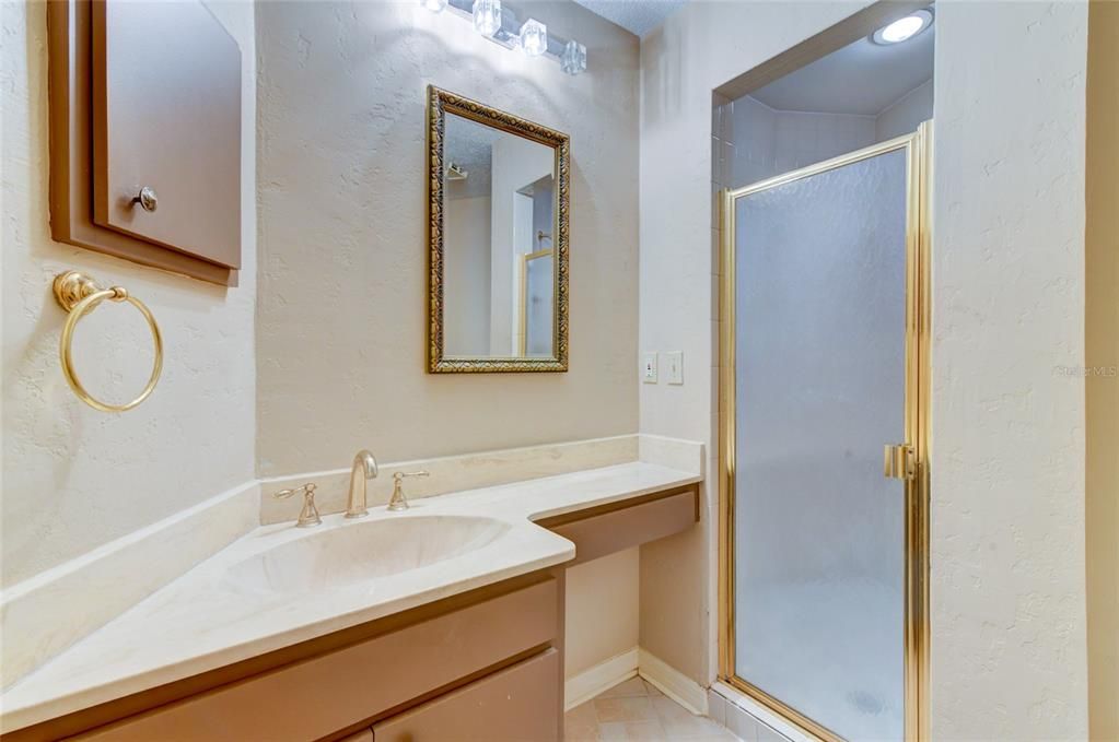 最近售出: $278,000 (2 贝兹, 2 浴室, 1341 平方英尺)