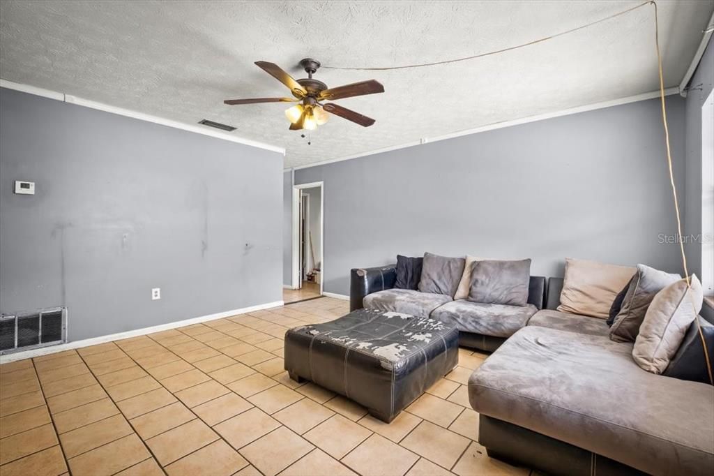 Recently Sold: $180,000 (3 beds, 2 baths, 1407 Square Feet)