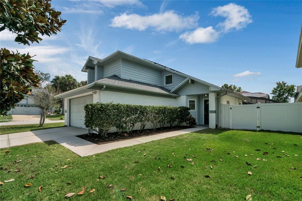 Recently Sold: $410,000 (2 beds, 2 baths, 1425 Square Feet)