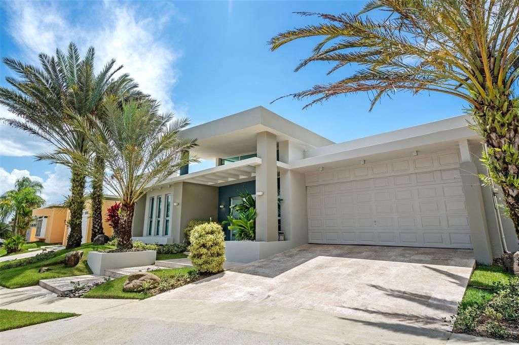 Recently Sold: $2,395,000 (4 beds, 5 baths, 4556.1 Square Feet)