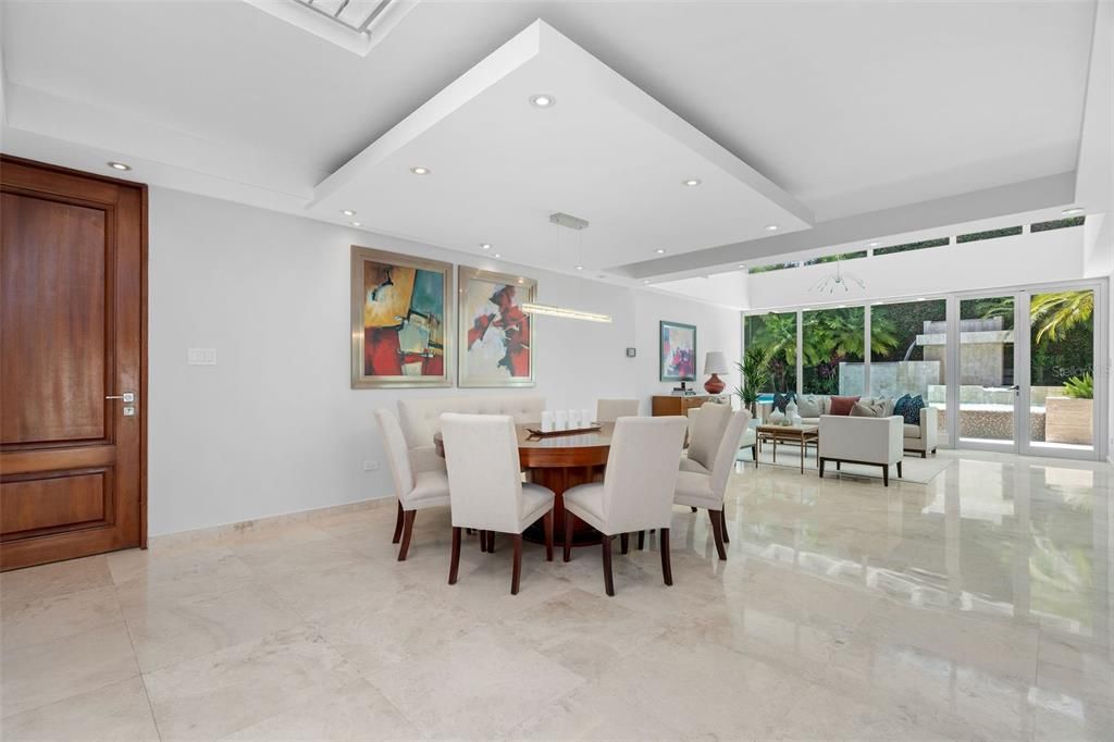 Recently Sold: $2,395,000 (4 beds, 5 baths, 4556.1 Square Feet)