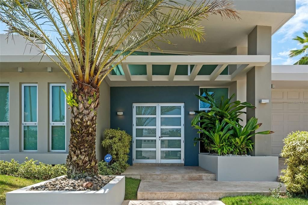 Recently Sold: $2,395,000 (4 beds, 5 baths, 4556.1 Square Feet)