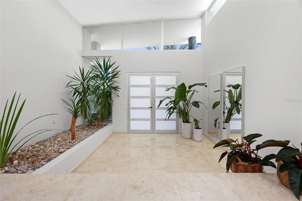 Vendido Recientemente: $2,395,000 (4 camas, 5 baños, 4556.1 Pies cuadrados)