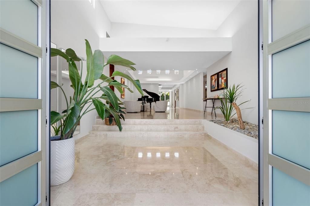 Recently Sold: $2,395,000 (4 beds, 5 baths, 4556.1 Square Feet)