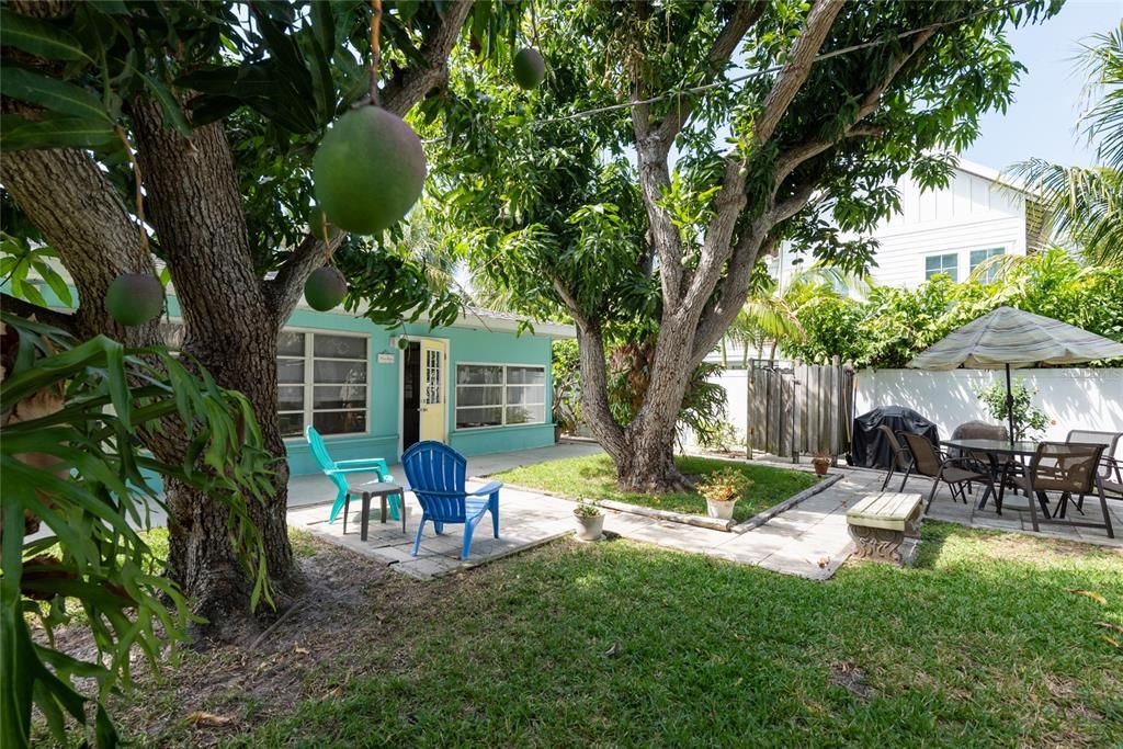 Recently Sold: $1,750,000 (2 beds, 1 baths, 964 Square Feet)