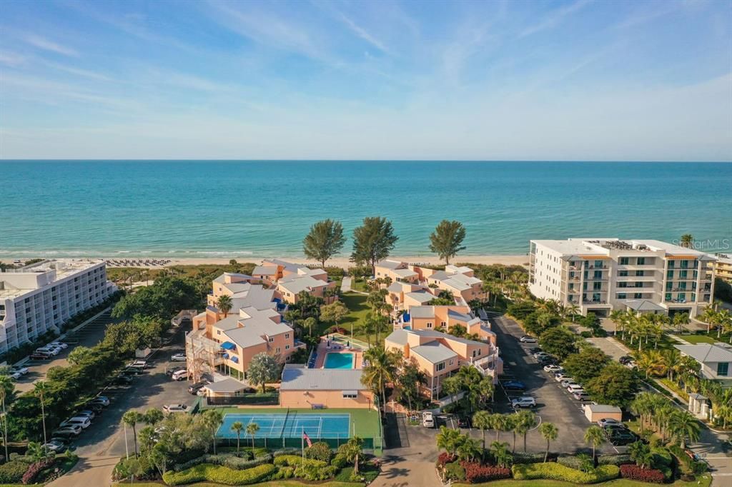 Recently Sold: $1,100,000 (2 beds, 2 baths, 1071 Square Feet)
