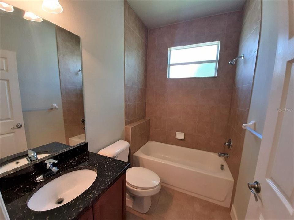 最近租的: $2,300 (4 贝兹, 2 浴室, 1740 平方英尺)