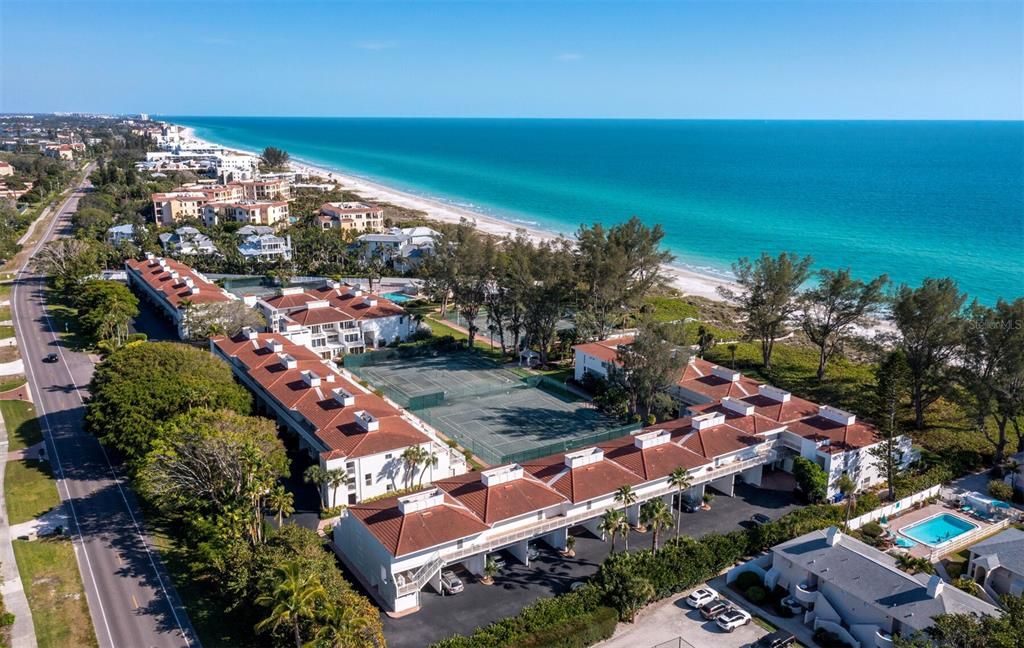 Recently Sold: $1,060,000 (2 beds, 2 baths, 1718 Square Feet)