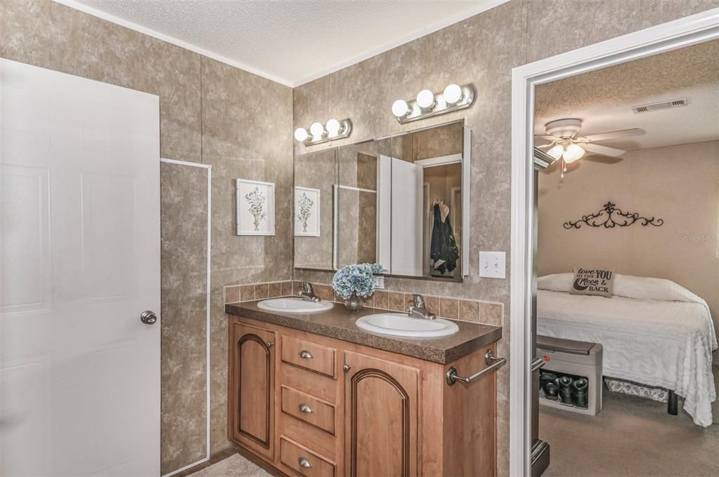 最近售出: $205,000 (3 贝兹, 2 浴室, 1404 平方英尺)