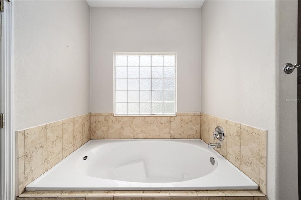 Недавно продано: $339,000 (3 спален, 2 ванн, 1635 Квадратных фут)