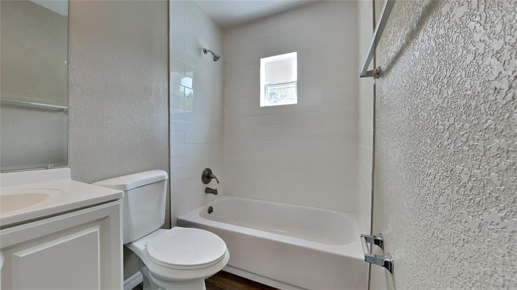 最近售出: $239,900 (3 贝兹, 1 浴室, 1118 平方英尺)