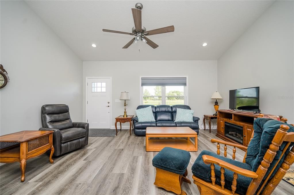 Recently Sold: $575,000 (3 beds, 2 baths, 1485 Square Feet)