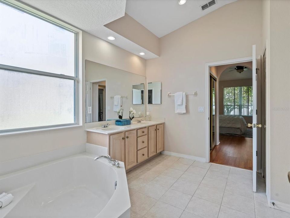 最近售出: $610,000 (5 贝兹, 4 浴室, 2851 平方英尺)