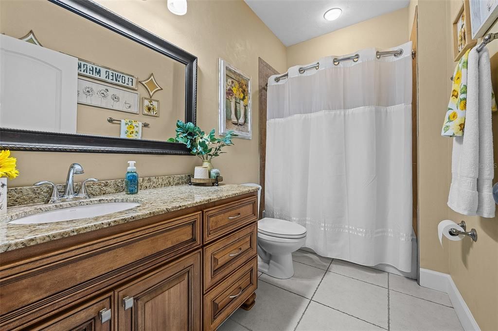 最近售出: $599,900 (4 贝兹, 3 浴室, 2643 平方英尺)