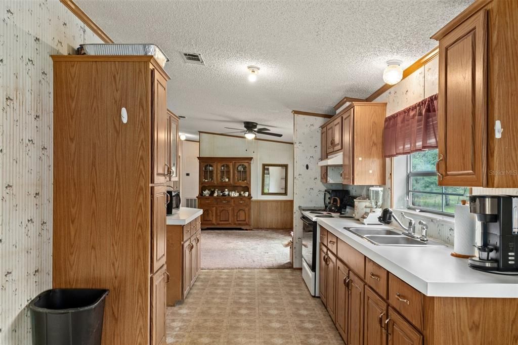 Recently Sold: $175,000 (3 beds, 2 baths, 1296 Square Feet)