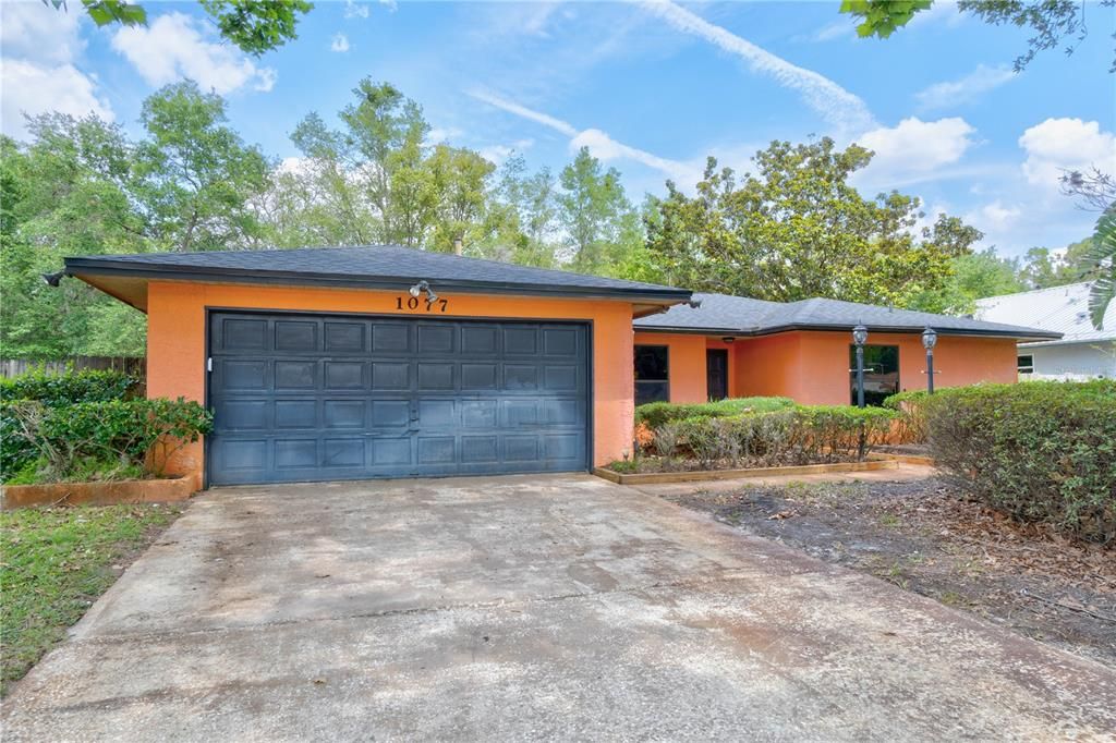 Recently Sold: $400,000 (4 beds, 2 baths, 1963 Square Feet)