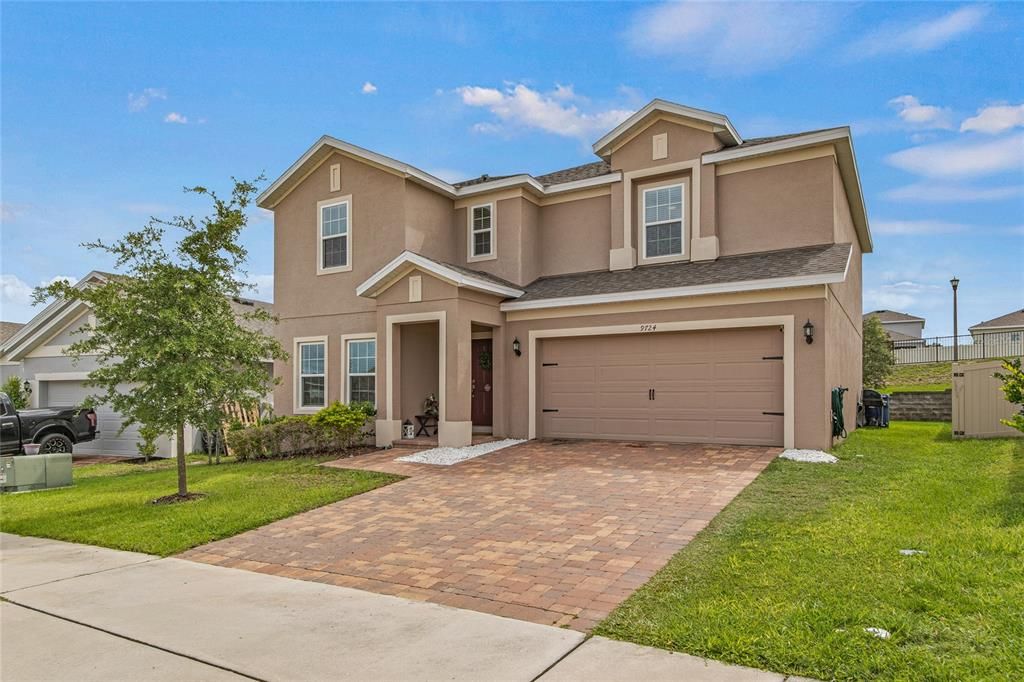 Recently Sold: $430,000 (4 beds, 2 baths, 2589 Square Feet)