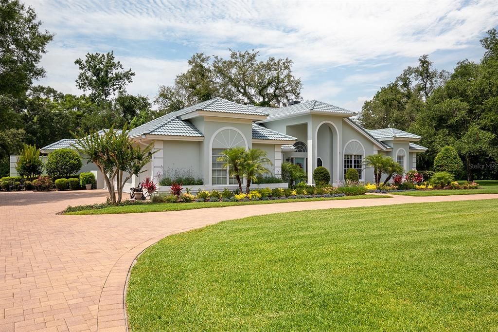 Recently Sold: $1,250,000 (4 beds, 3 baths, 3722 Square Feet)