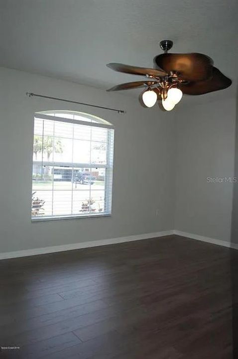 Recently Rented: $2,400 (3 beds, 2 baths, 1442 Square Feet)