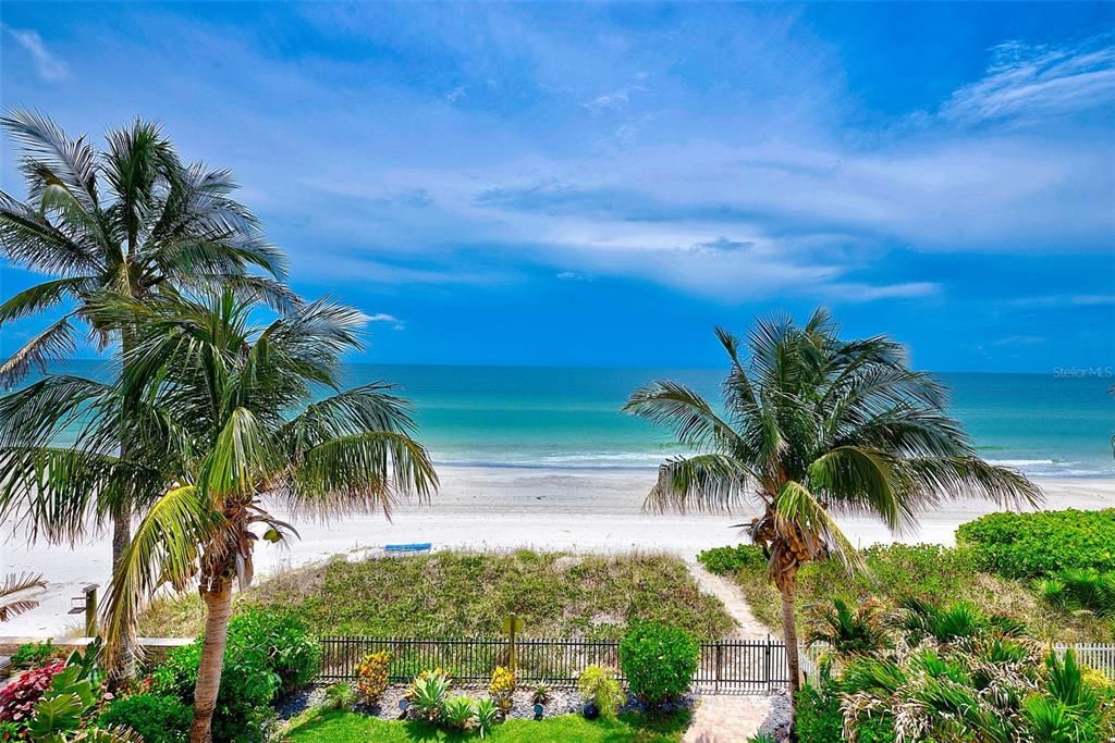 Recently Sold: $4,900,000 (4 beds, 5 baths, 5110 Square Feet)