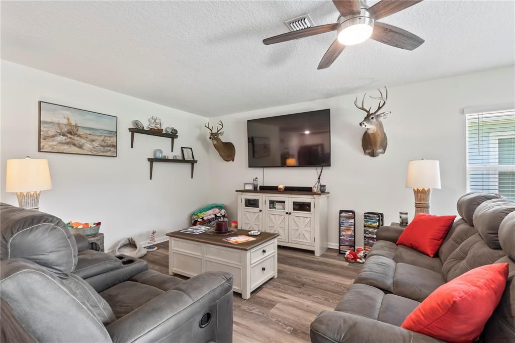 Recently Sold: $358,000 (3 beds, 2 baths, 1718 Square Feet)