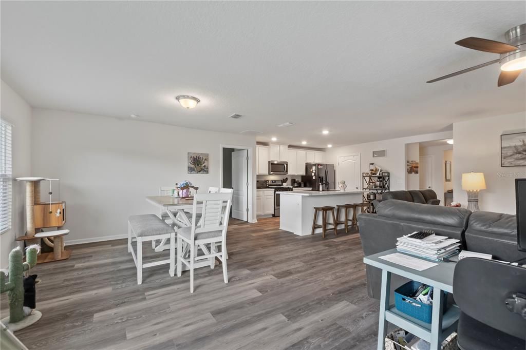 Recently Sold: $358,000 (3 beds, 2 baths, 1718 Square Feet)