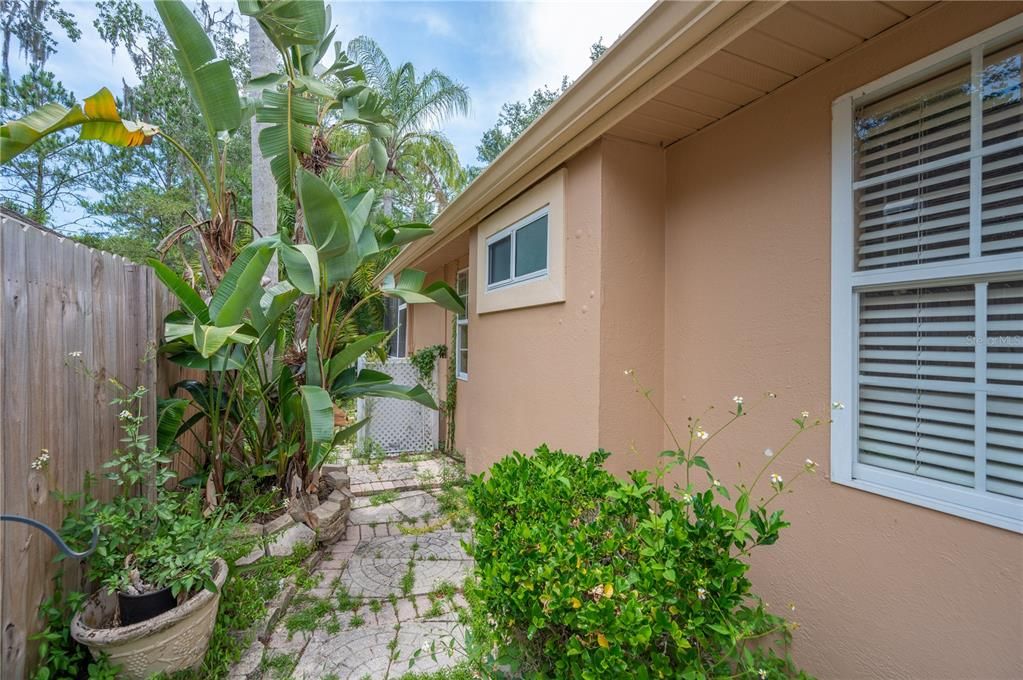 Recently Sold: $415,000 (3 beds, 2 baths, 2028 Square Feet)