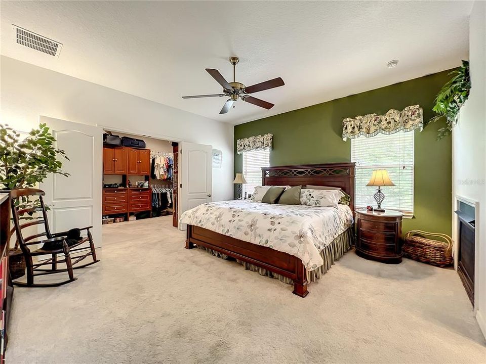 Недавно продано: $625,000 (3 спален, 2 ванн, 2106 Квадратных фут)