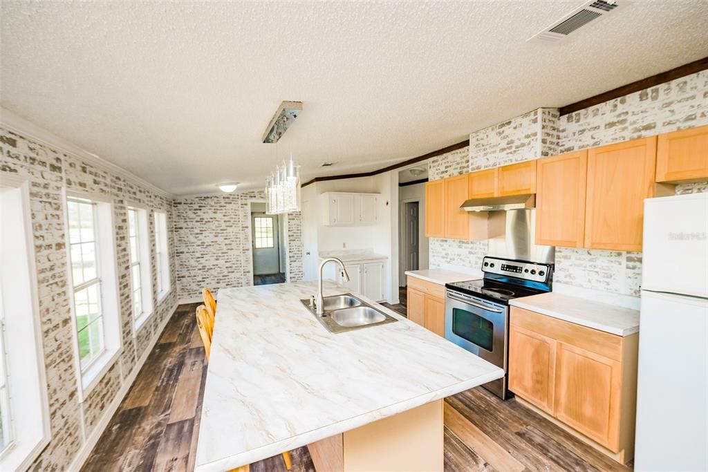 Recently Sold: $250,000 (3 beds, 2 baths, 1680 Square Feet)