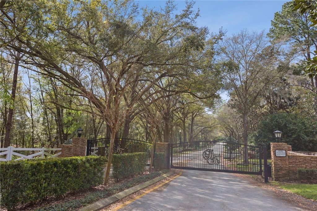 Recently Sold: $1,000,000 (5 beds, 4 baths, 4761 Square Feet)