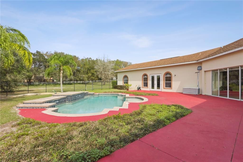 Recently Sold: $1,000,000 (5 beds, 4 baths, 4761 Square Feet)