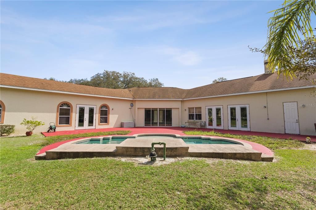 Recently Sold: $1,000,000 (5 beds, 4 baths, 4761 Square Feet)