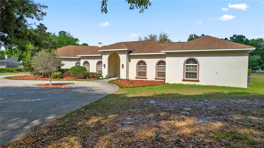 Recently Sold: $1,000,000 (5 beds, 4 baths, 4761 Square Feet)