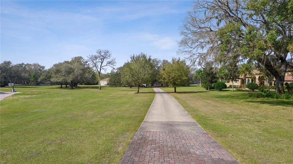 Recently Sold: $1,000,000 (5 beds, 4 baths, 4761 Square Feet)