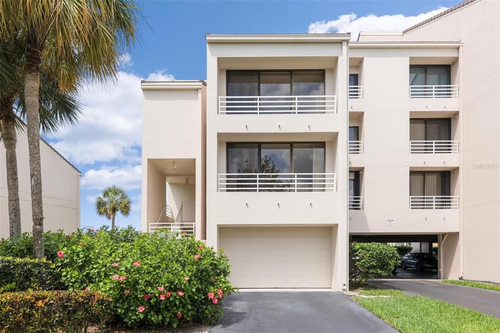 Recently Sold: $825,000 (3 beds, 2 baths, 2280 Square Feet)