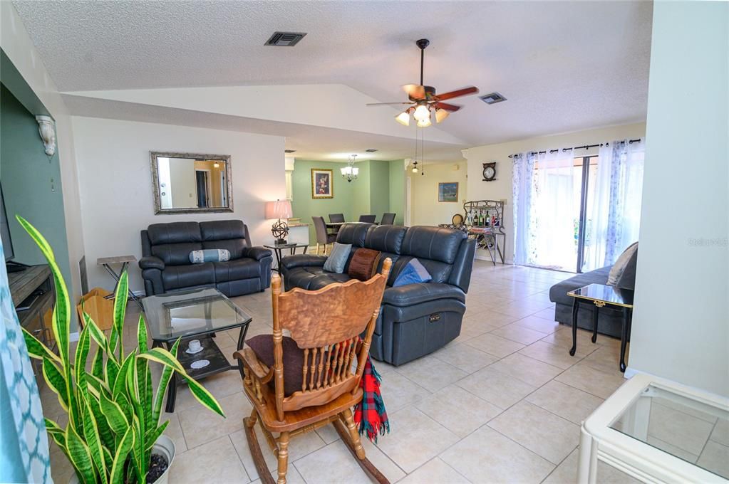Recently Sold: $245,000 (3 beds, 2 baths, 1567 Square Feet)