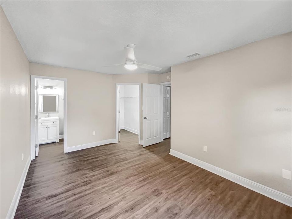 Recently Sold: $330,000 (3 beds, 2 baths, 1563 Square Feet)