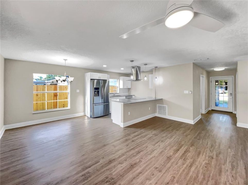 Recently Sold: $330,000 (3 beds, 2 baths, 1563 Square Feet)