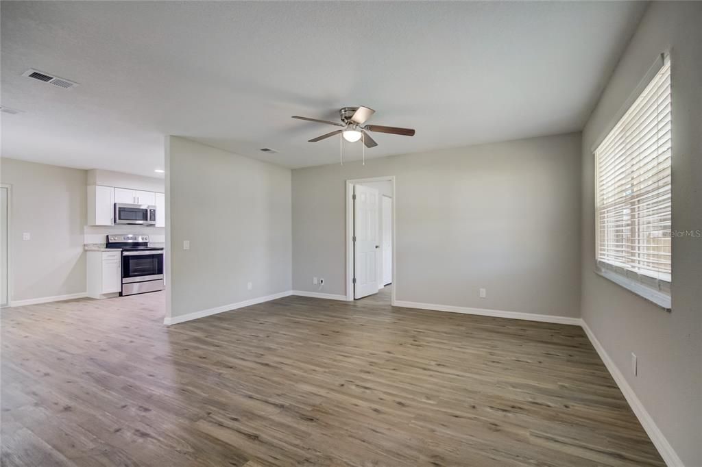 Recently Sold: $323,900 (3 beds, 2 baths, 1400 Square Feet)
