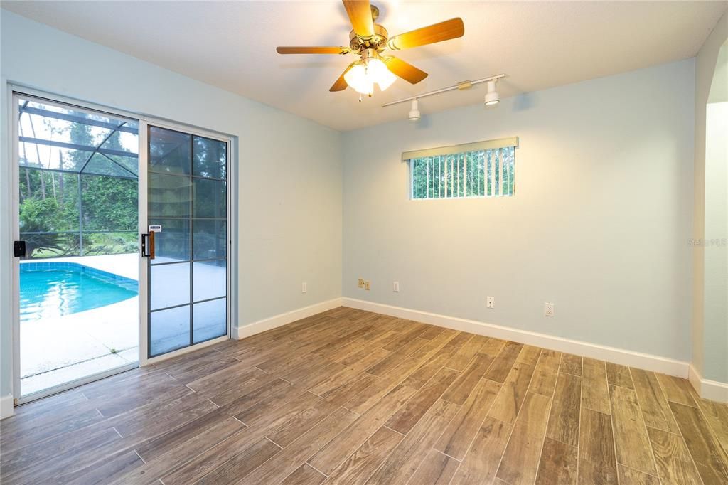 Recently Sold: $545,000 (3 beds, 2 baths, 2586 Square Feet)