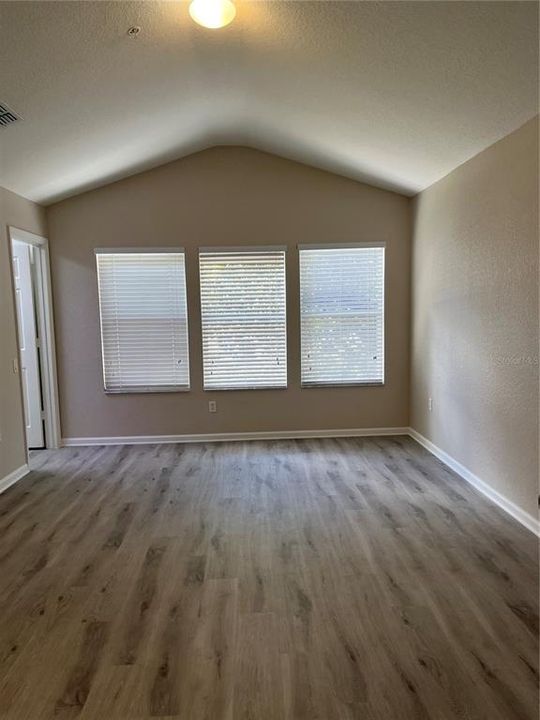 Recently Rented: $2,450 (3 beds, 2 baths, 1665 Square Feet)