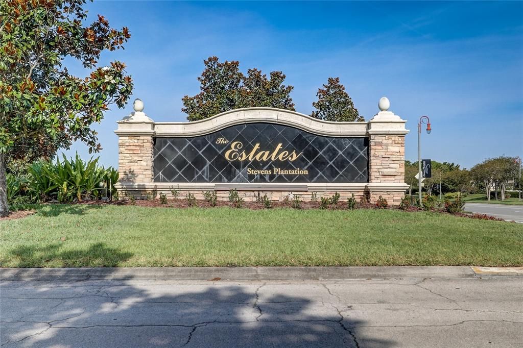 Recently Sold: $774,900 (6 beds, 4 baths, 4279 Square Feet)
